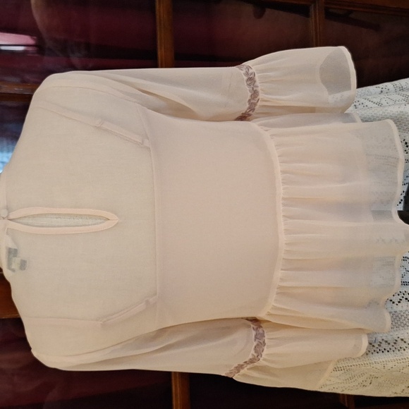 Floral embroidery top bell sleeve top embroidered blouse blush - Picture 4 of 7